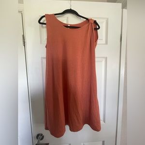 Women’s Sleeveless Dress Size Medium in Rust.